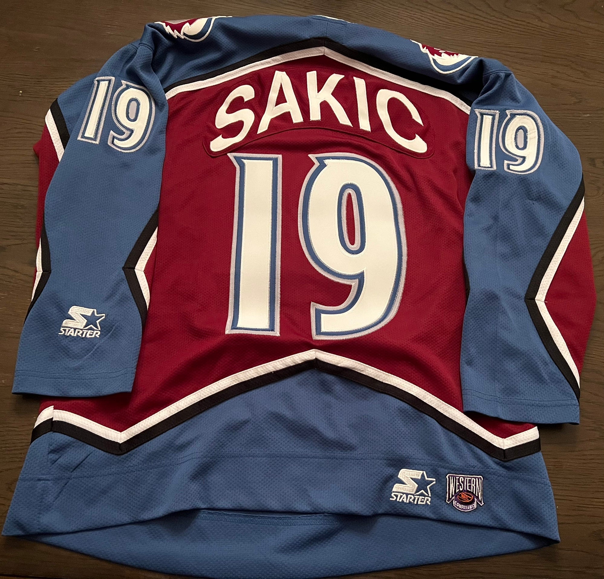 90's Joe Sakic Colorado Avalanche Pro Player NHL T Shirt Size