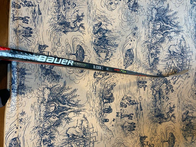 Senior Right Handed P28 Pro Stock Vapor FlyLite Hockey Stick