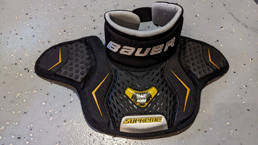 Used L/XL Bauer Supreme Max Sorb Goalie Neck Guard