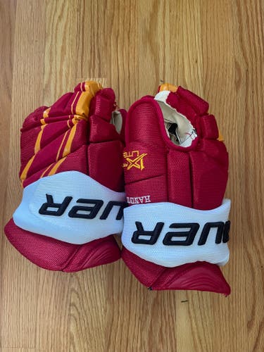 Used Calgary Flames Bauer Vapor 1X Pro Lite Gloves 14" Pro Stock (Hanifin)