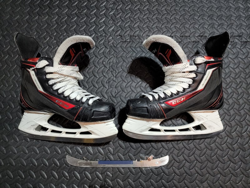 Senior Used CCM Jetspeed Hockey Skates Regular Width Pro Stock Size 9.5