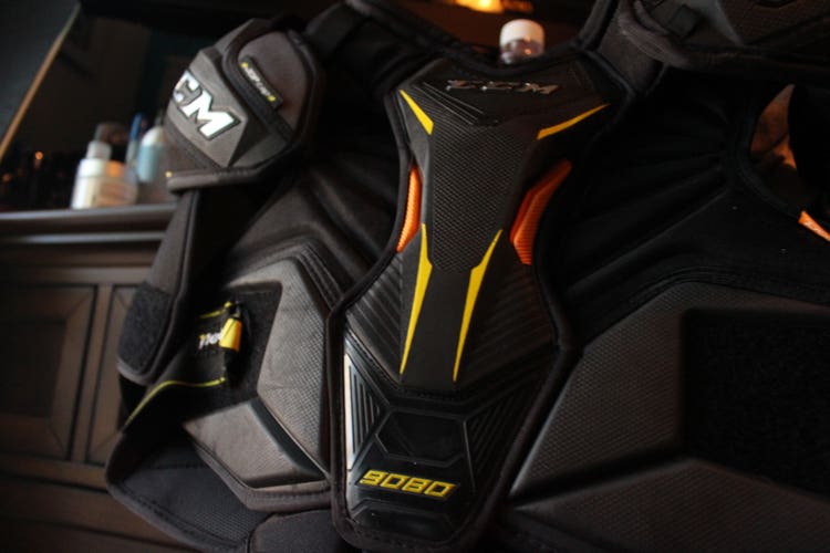 Senior Used Extra Large CCM Tacks 9080 Shoulder Pads