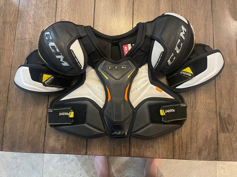 Senior Small CCM Super Tacks AS1 Shoulder Pads