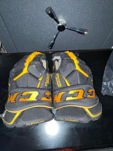 CCM 15"  Tacks 9080 Gloves (Black And Yellow)