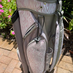 Woman’s Glovit golf cart bag with 7 Club dividers