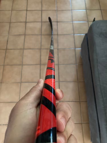 Senior Right Handed P28 Vapor FlyLite Hockey Stick