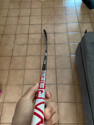 Senior Right Handed P28 Vapor Hyperlite Hockey Stick
