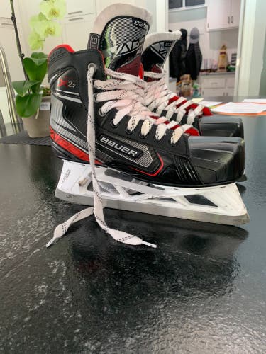 Excellent Condition Used Bauer Regular Width  Size 9.5 Vapor X2.7 Hockey Goalie Skates