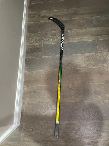Intermediate Used Right Handed Bauer Supreme UltraSonic Hockey Stick P92M