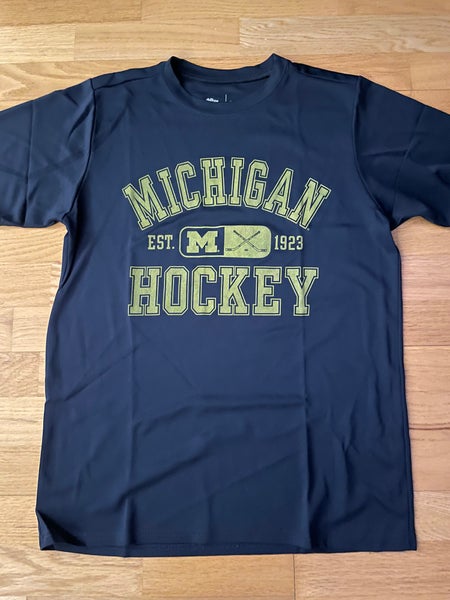 UNIVERSITY OF MICHIGAN HOCKEY SHIRT - SIZE M