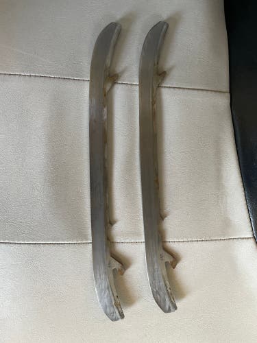 Hockey skate blades