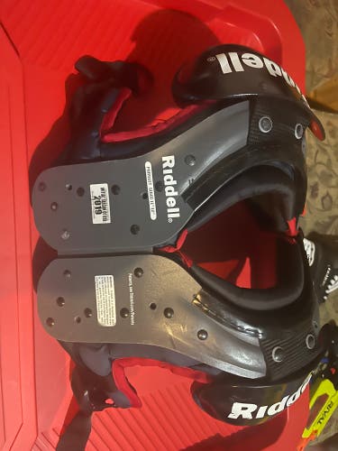 Youth Small Riddell Pursuit Shoulder Pads