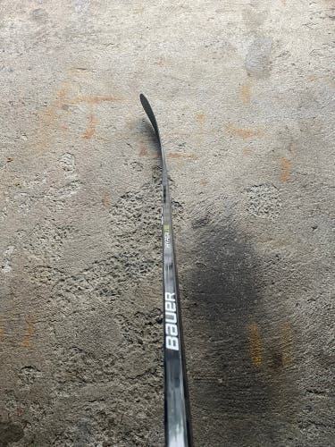 Senior Right Handed P92 Pro Stock Vapor Hyperlite Hockey Stick