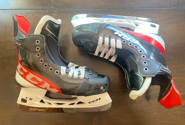 New CCM Regular Width  Size 9.5 JetSpeed FT4 Pro Hockey Skates