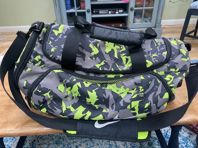 Green Used Unisex Adult Nike Duffle Bag
