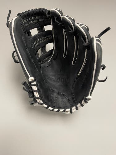 Wilson A1000 12” Softball Glove