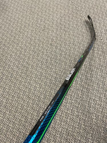 Bauer Nexus Geo P28 curve 65 flex right hand stick