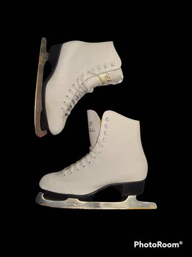 Used Ccm Campion Deluxe Senior 9 Womens Figure Skates