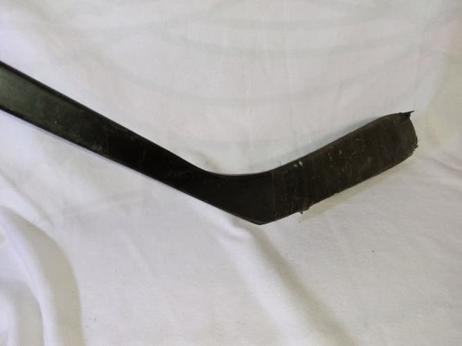Used TITAN ASD 6000 left Handed Hockey Stick A. Daigle one piece