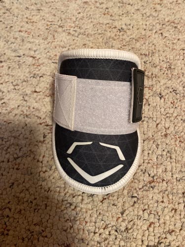 NEVER USED!! Youth EvoShield Elbow Guard