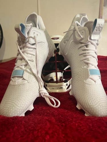 University of Denver White Adult New Unisex Size 11.5 Molded Cleats New Balance High Top Freeze