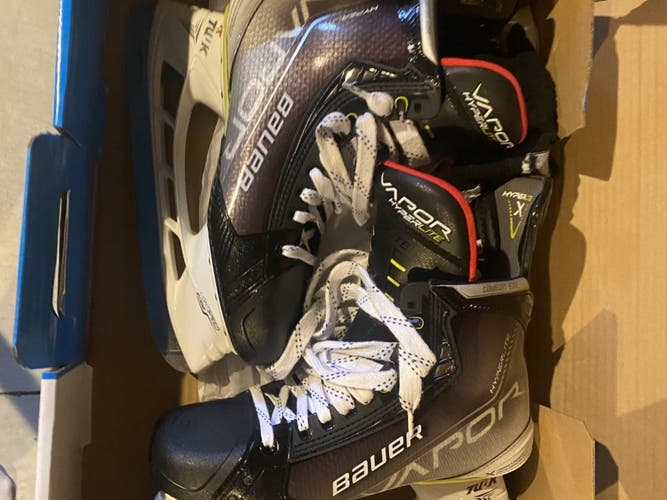 Senior Used Bauer Vapor Hyperlite Hockey Skates Regular Width Size 9