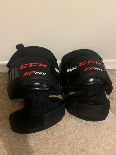Used CCM KP Pro Knee Protectors Sr