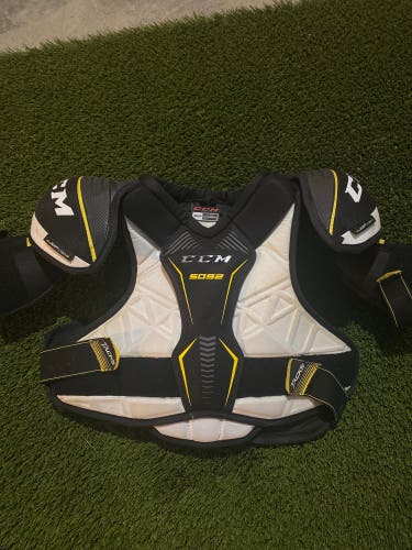 Senior Large CCM Tacks 5092 Shoulder Pads