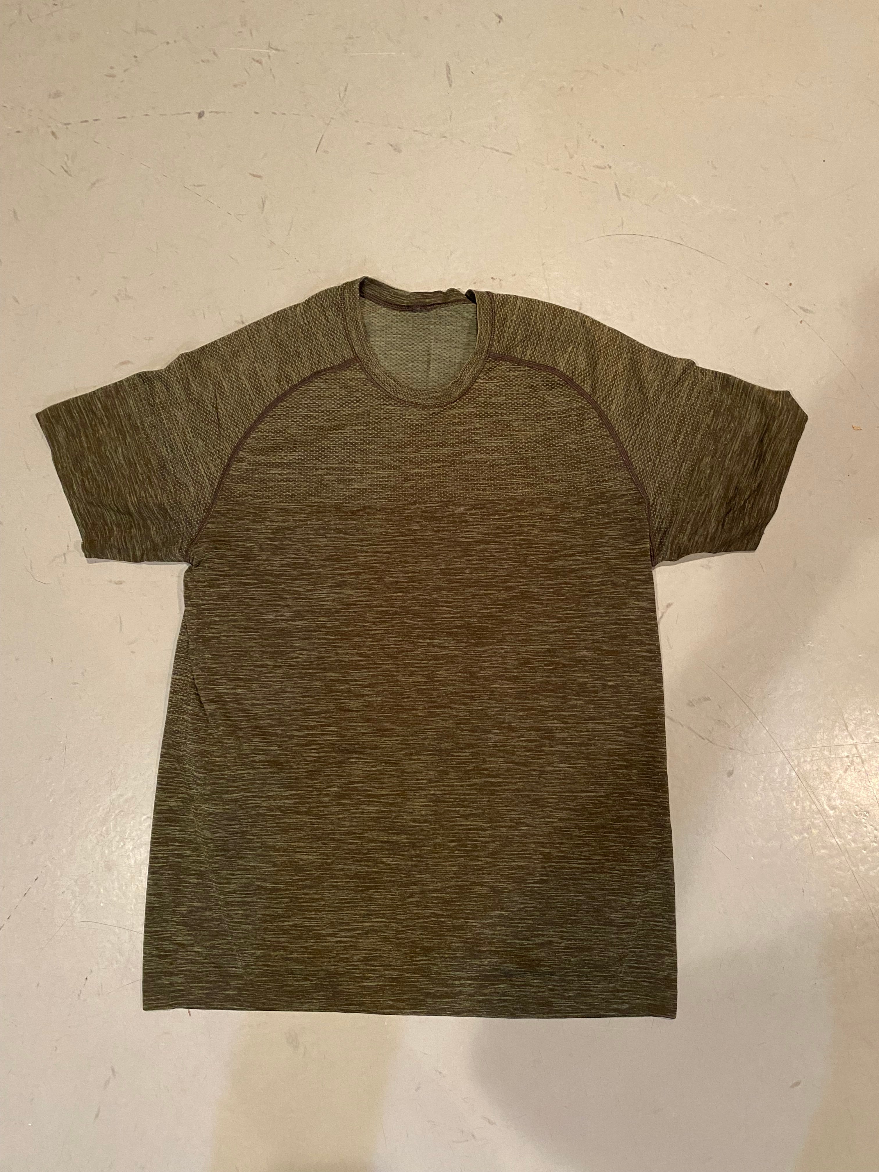 LULULEMON Metal Vent Short Sleeve T-Shirt Small Size
