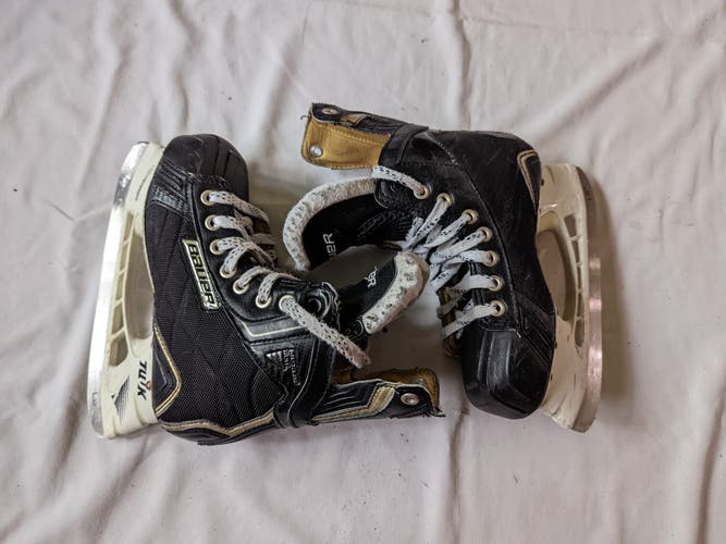 Used Bauer Nexus 800 Hockey Skates Regular Width Size 2.5