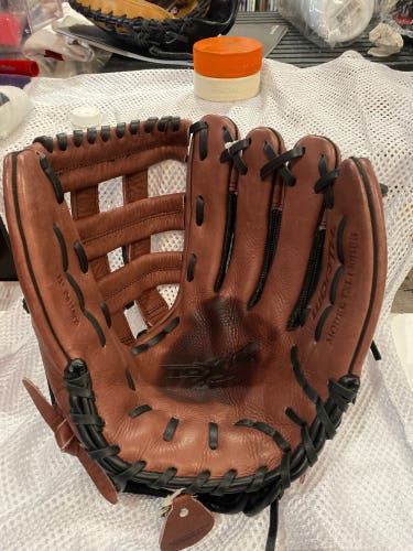 Worth,Outfield 13" TXL130HBB Baseball Glove
