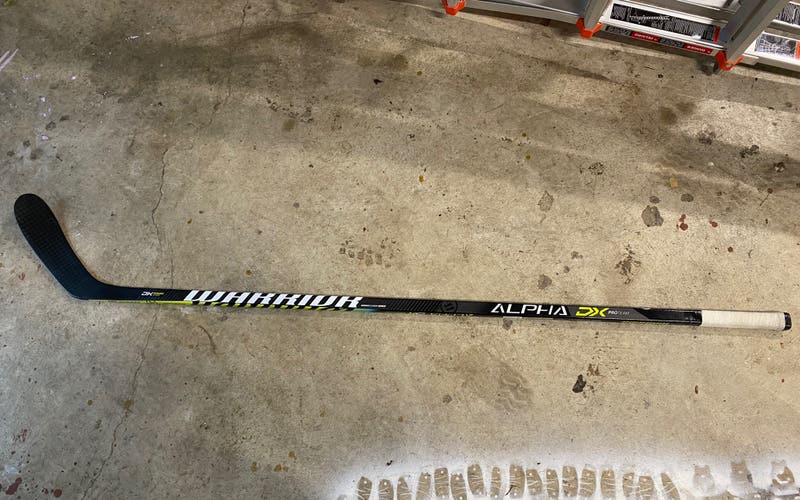 Senior Right Handed W28 Pro Stock Alpha DX Pro Team Hockey Stick