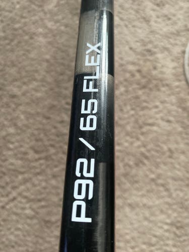 Intermediate Right Handed P92 Vapor Hyperlite Hockey Stick