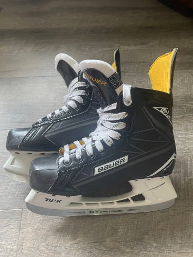 Used Bauer Regular Width  Size 5 Supreme 150 Hockey Skates