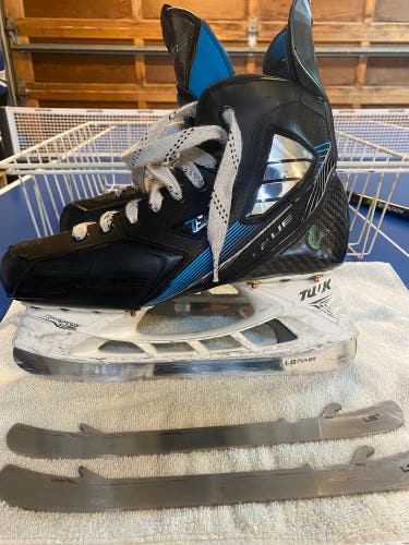 Used True Regular Width Size 7 TF9 Hockey Skates