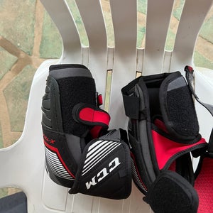 CCM Jetspeed XTRA Player elbow guards
