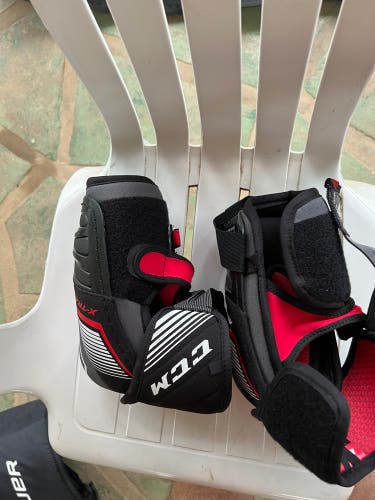 CCM Jetspeed XTRA Player elbow guards