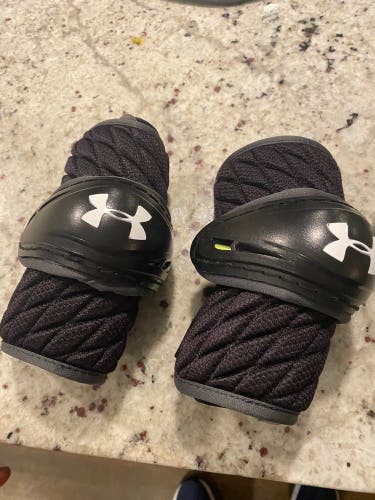 Used Youth Small Under Armour Arm Pads