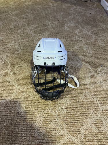 Used Large Bauer  Re-Akt 150 Helmet