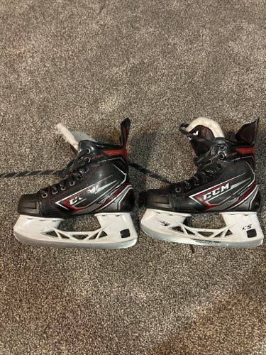 Junior Used CCM JetSpeed XTRA PRO Hockey Skates Regular Width Size 2