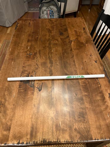 ND Irish Adrenaline Lacrosse Shaft - White/green