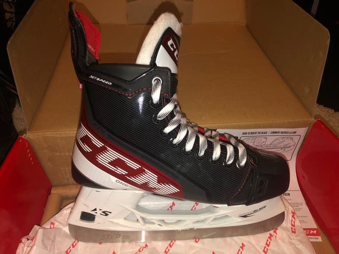 Used CCM Regular Width  Size 7.5 JetSpeed FT4 Hockey Skates