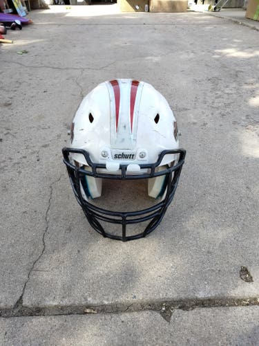 Used Large Schutt Youth Vengeance Hybrid Helmet