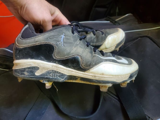 Nike Black and White Swingman metal cleats Men's Size 9.5 (Women's 10.5) Free Shipping