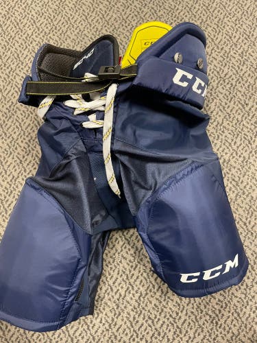 CCM Navy Tacks 9040 Junior Large Breezers