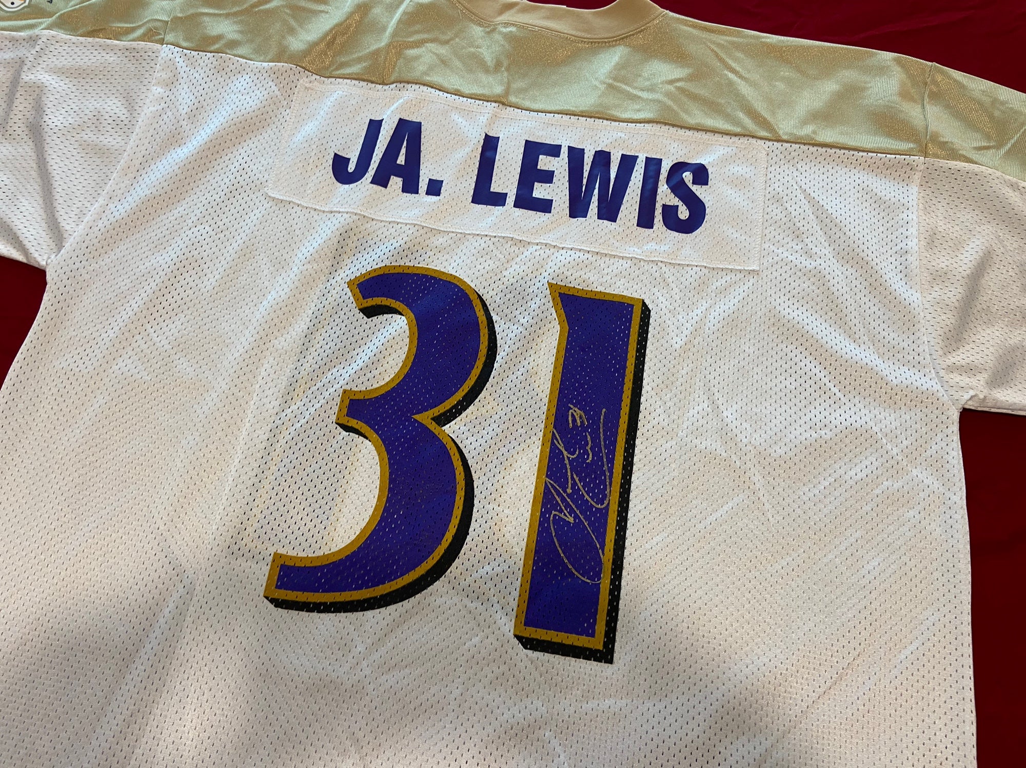 Lot - Jamal Lewis Autographed Baltimore Ravens Jersey in Shadowbox Frame,  Frame: 43 1/2 x 33 in. (110.5 x 83.8 cm.)