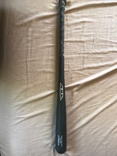 Used 2021 AXE Wood Maple Bat 30.5 oz 33.5" BLEM
