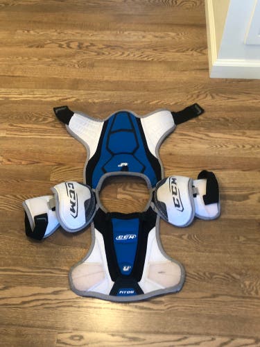 Junior Medium CCM  U+ Shoulder Pads