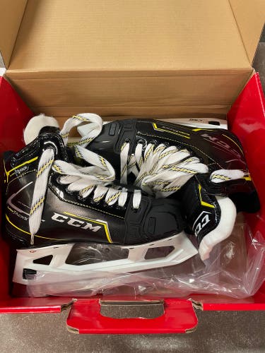 Junior New CCM Hockey Goalie Skates Regular Width Size 4.5