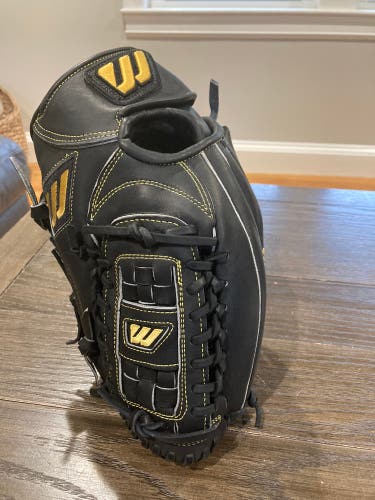 Mizuno Pro Limited black